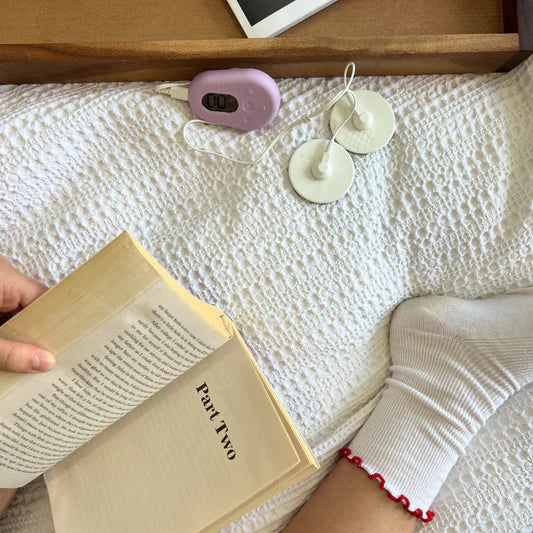 Image de témoignage Ellune "Ellune apaise ma douleur rapidement. Je n'ai plus peur d'avoir une crise de douleur à l'extérieur, car Ellune est toujours dans mon sac, prête à me soulager de manière naturelle et discrète." - Ludivine